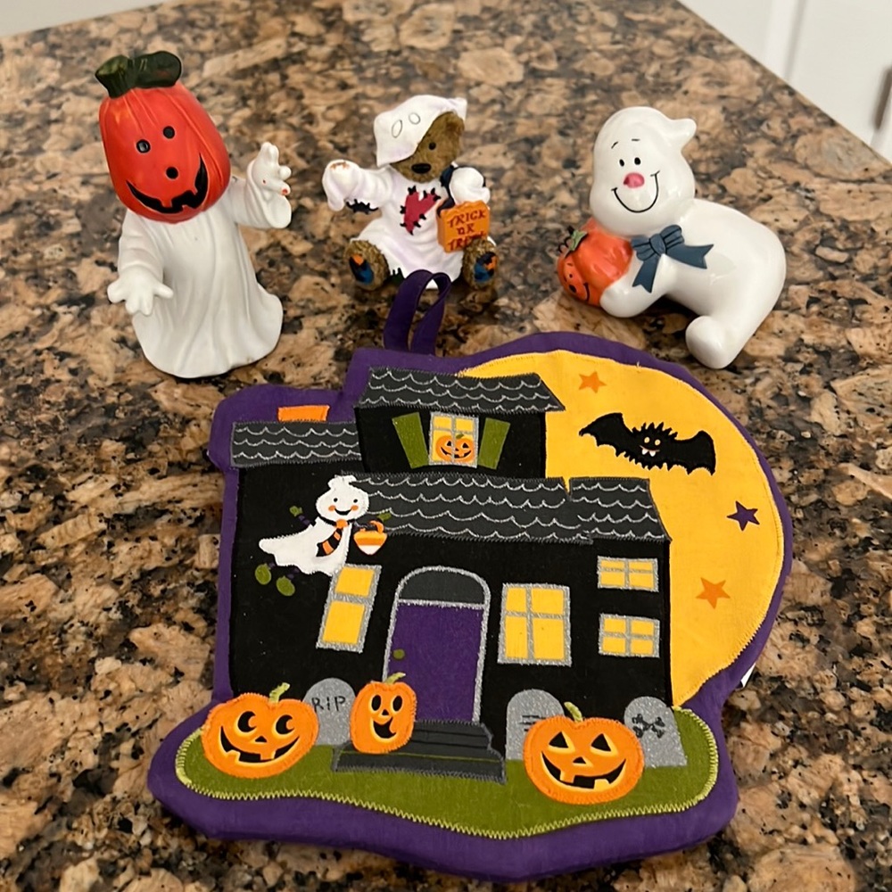 4 pc. Halloween Decor Set